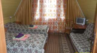 Гостиница База Отдыха  Ливадия Двухместный номер с 2 отдельными кроватями и балконом-4